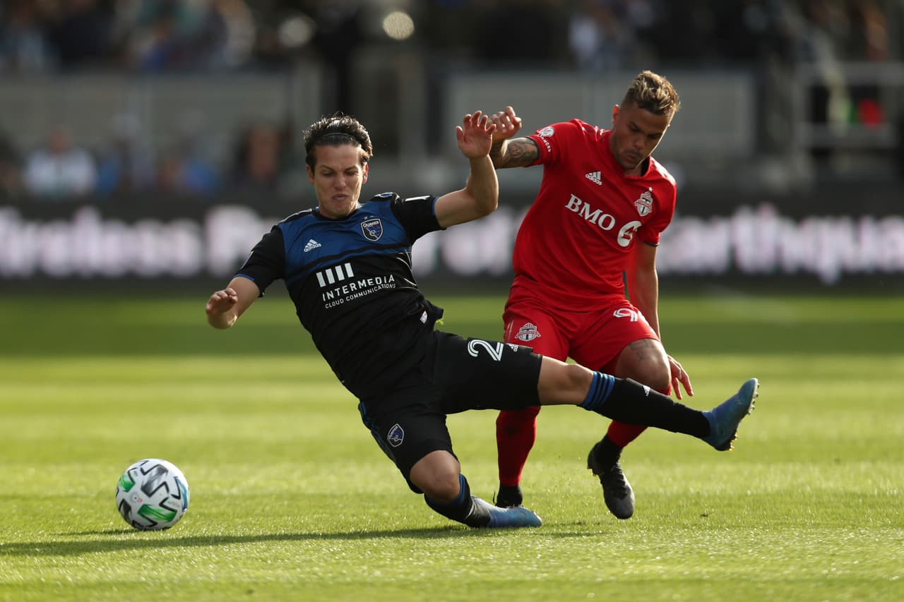El 'Güero' Fierro se quedó en la banca mientras su equipo era apaleado por el Minnesota United 2-5 en casa.