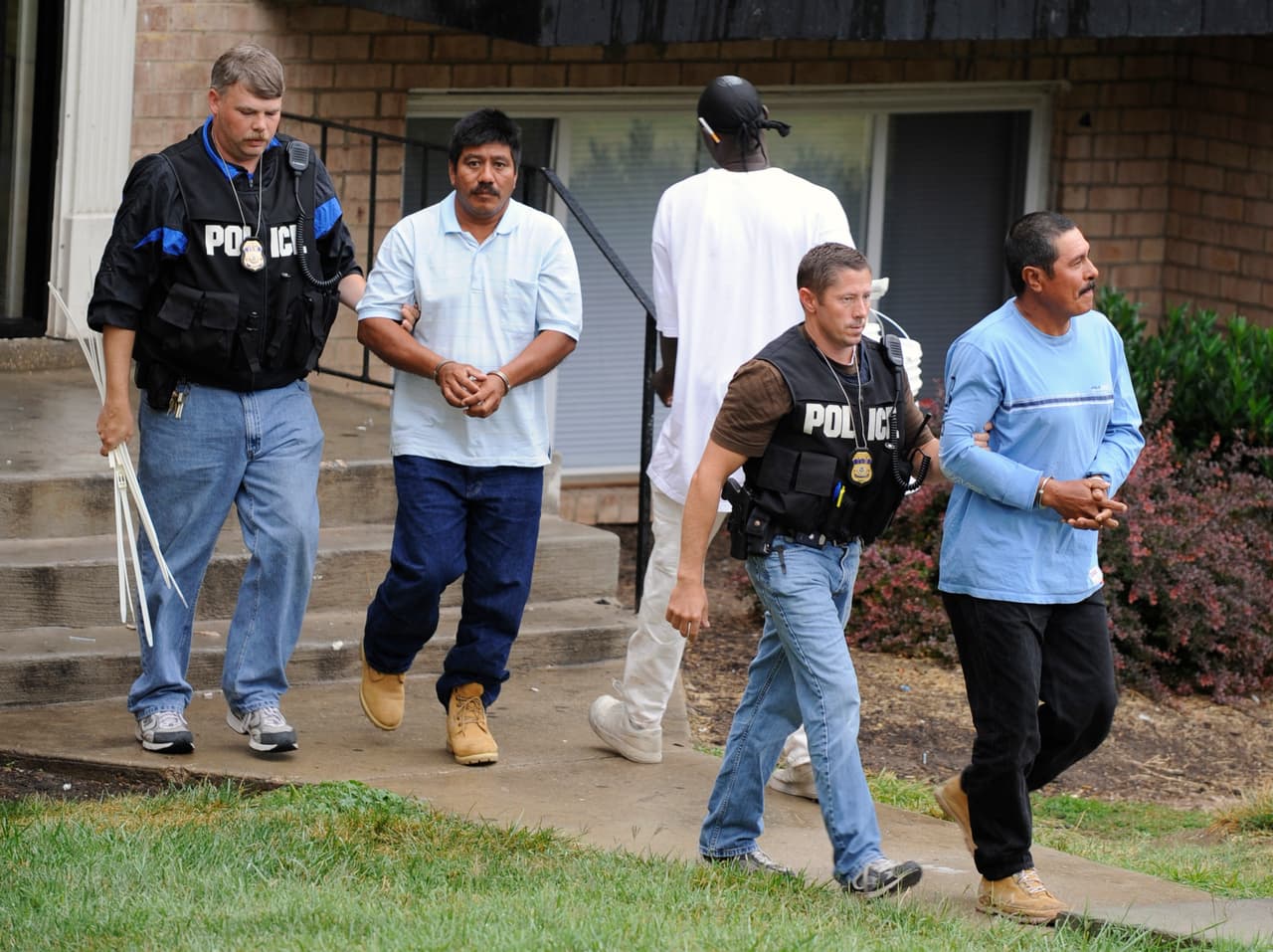 Estudio revela qué factores influyen para que aumente la probabilidad de ser detenido por ICE