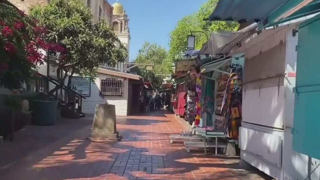 Concejo de Los Ángeles perdona seis meses de renta a comerciantes de la Placita Olvera