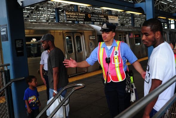 Los daños causados por Irene a la ya de por sí golpeada economía estadounidense podrían ascender a "miles de millones de dólares, o a decenas de miles de millones de dólares", advirtió el domingo a la televisión el gobernador del estado de Nueva Jersey, Chris Christie.