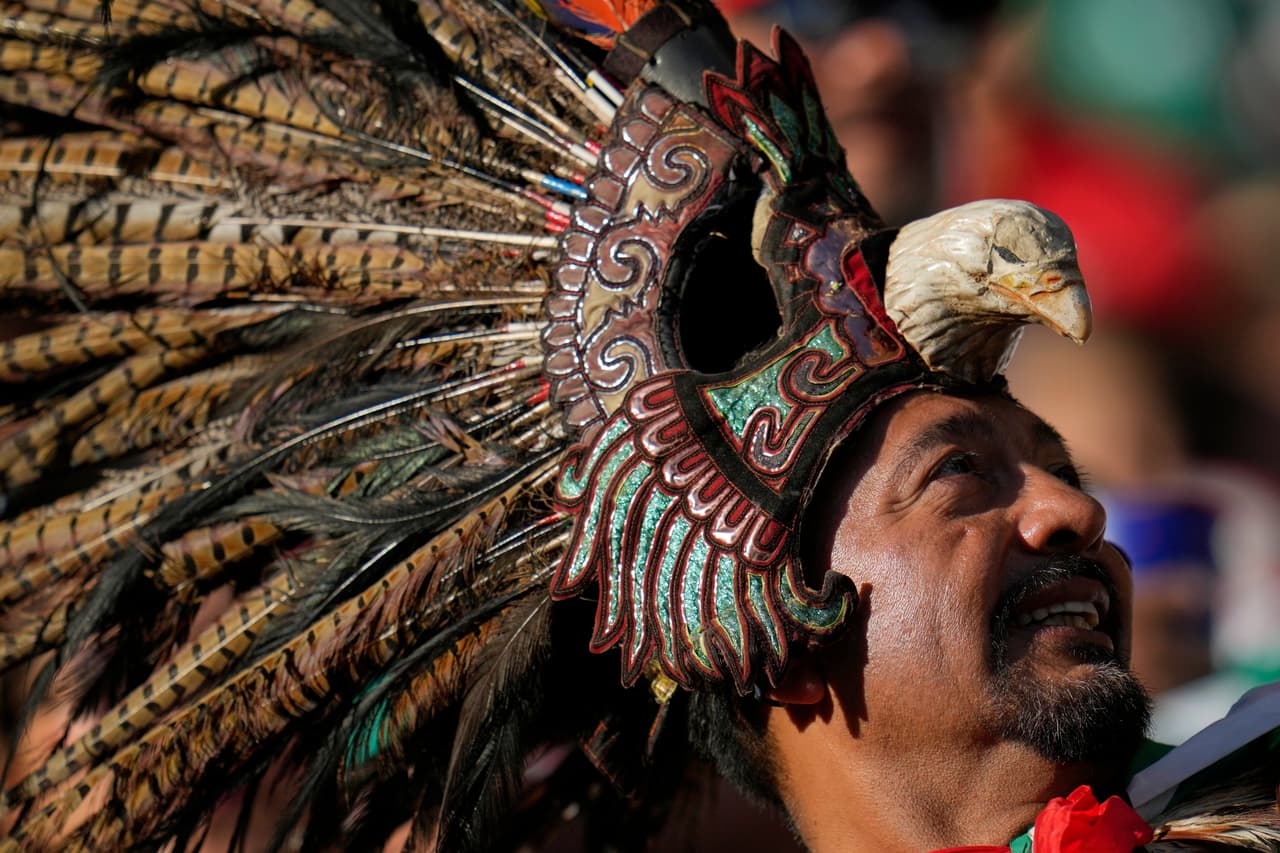 Un aficionado de México reacciona antes del partido de fútbol del Grupo A de la Copa del Mundo entre México y Corea del Sur en Zapopan, cerca de Guadalajara, México, el jueves 18 de junio de 2026.