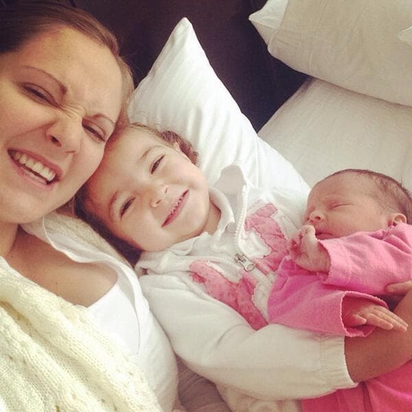 Aquí Caro con sus hermosas hijas, Carito y Daniela.