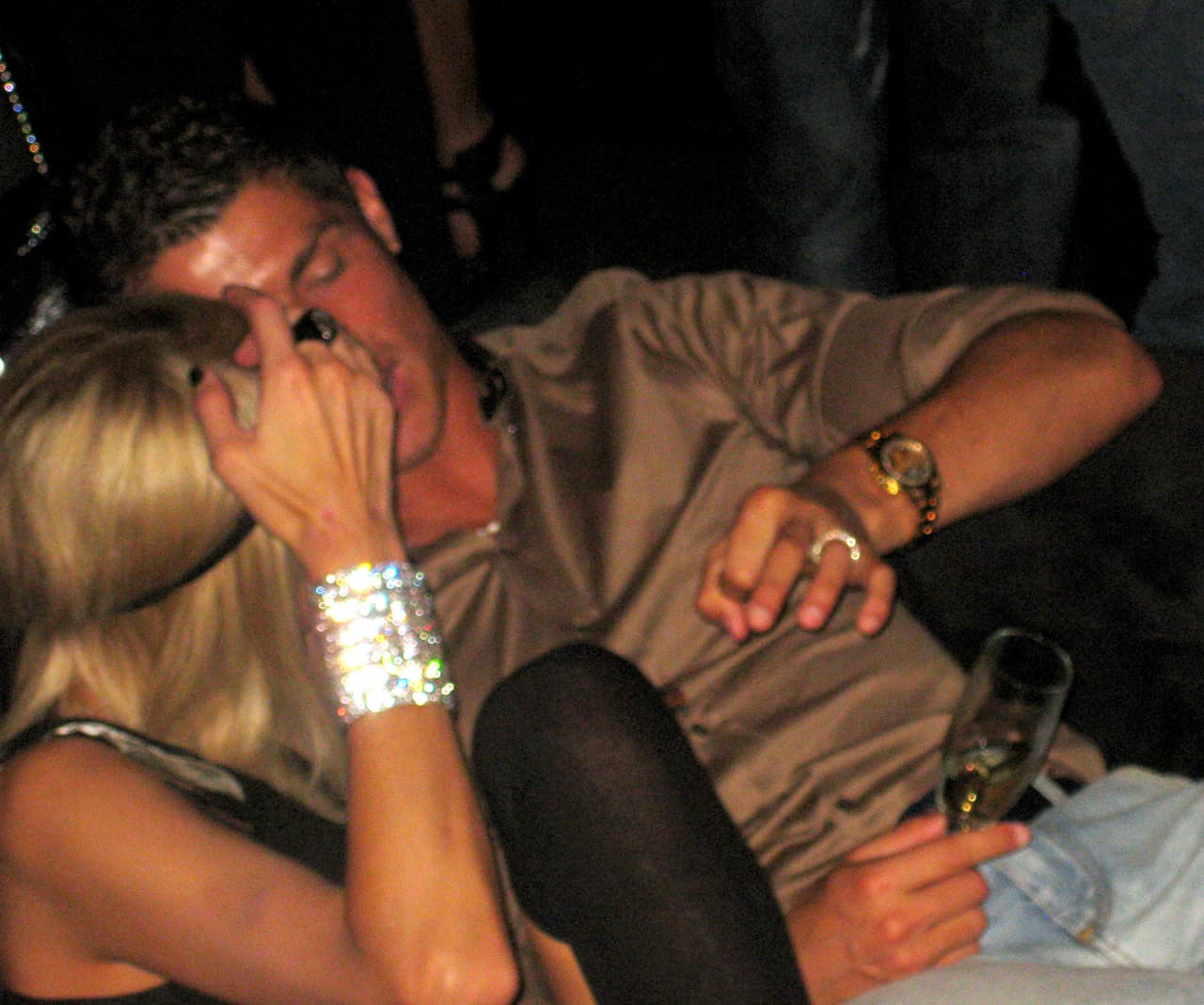 Platicaron, bebieron, bailaron, rieron toda la noche y ...