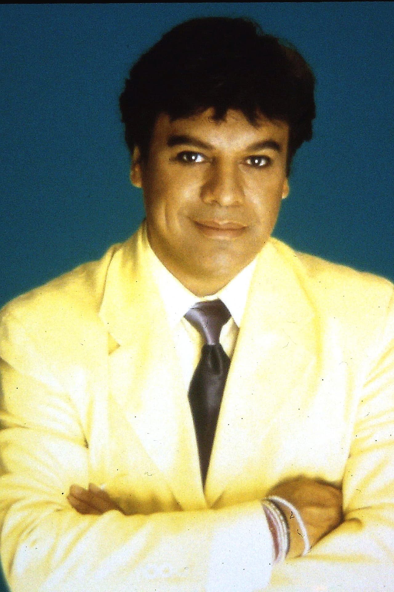 <b>Juan Gabriel </b>
<br>El intérprete de ‘Abrázame muy fuerte’ fue padre en diversas ocasiones. Según destaca la revista ‘Quién’, adoptó a su primer hijo del orfanato Semjase y más tarde se convirtió en papá biológico de Iván.