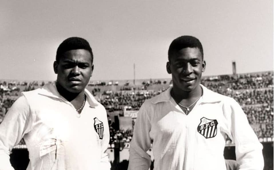 El Santos de Brasil, con Pelé como su máxima figura, tenía programada una visita a África para encarar algunos partidos de carácter amistoso. Tres de ellos fueron en Nigeria justo cuando el país estaba en plena guerra. Santos visitó al Congo, Mozambique, Ghana y Argelia.