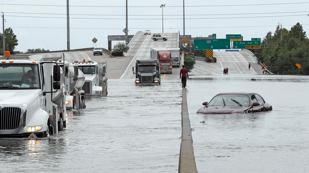 Qué hacer si tu carro se inunda tras una tormenta | A Bordo Consejos ...