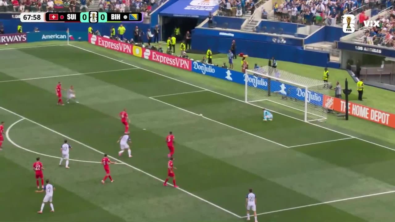 ¡Kobel responde! Atajadón del arquero suizo evita el gol de Bosnia