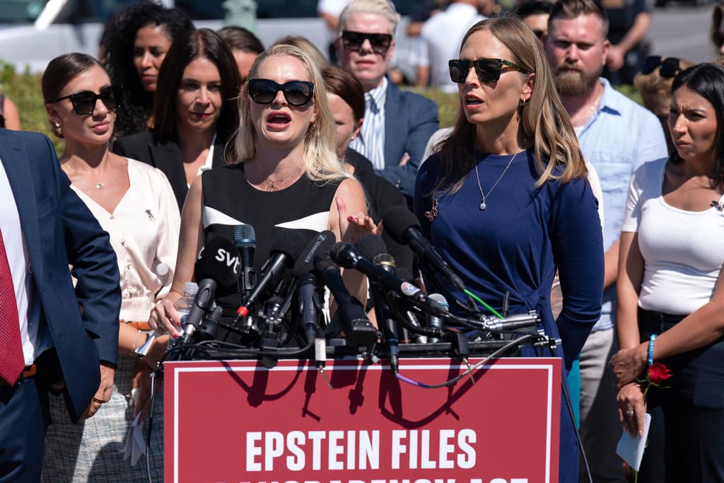 La hermana de una víctima de Epstein lo denunció al FBI en 1996. Pero su queja nunca prosperó