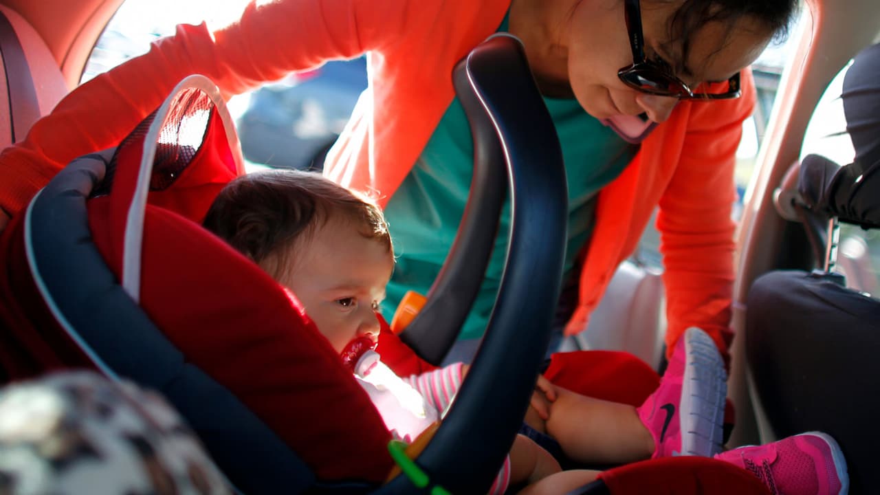 El 
<b><a href="https://www.univision.com/local/houston-kxln/que-razones-influyen-para-que-un-padre-deje-involuntariamente-a-su-hijo-olvidado-en-un-vehiculo-video" target="_blank">olvido de niños dentro de vehículos</a></b>, expuestos a altas temperaturas y con riesgo de muerte, puede deberse a diferentes causas, como explica Elizabeth Peña, especialista en educación para la salud de Texas Children's Hospital. Asegura que no se trata de falta de amor o interés en los menores. Esto es lo que debes saber.