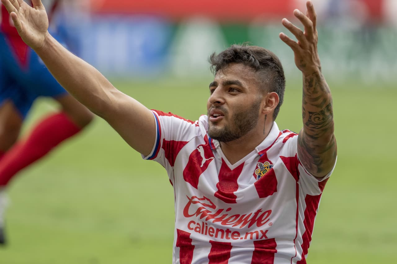 Pasados los 70’ de juego, el árbitro revisó una jugada en el VAR por un posible penal contra Mazatlán.