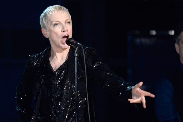 El Staples Center vibró con la maravillosa interpretación de Lennox.
