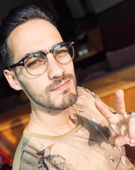 Al actuar en ‘Deadly class’ estuvo bajo la producción de los hermanos Russo, quienes lideraron las últimas películas de la saga Avengers: ‘Infinity Wars’ (2018) y ‘End Game’ (2019).