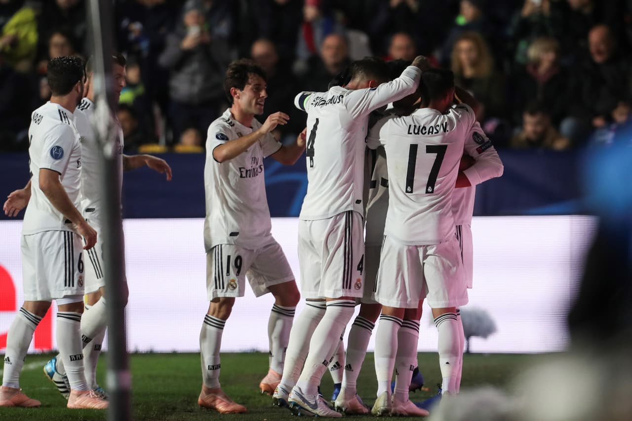 La justicia no aparecía en el estadio del Viktoria, que hasta ese momento merecía ir ganando. La diferencia de categoría en sus jugadores era la que se imponía.