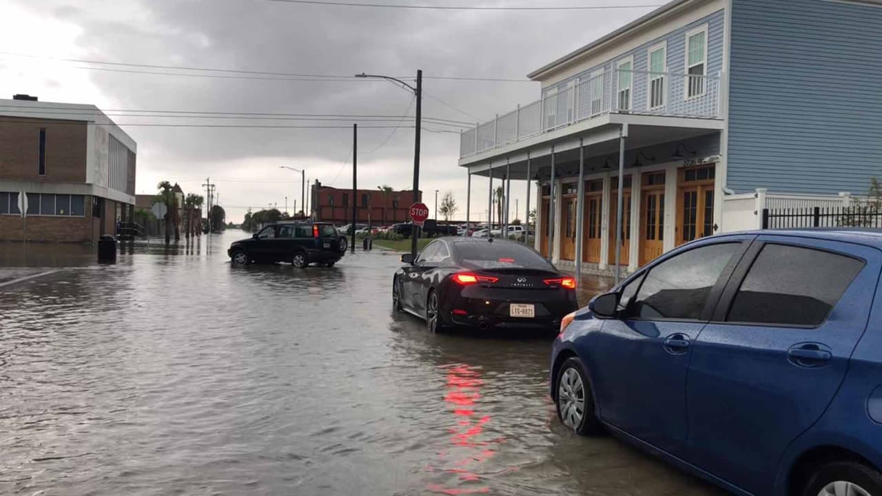 El transporte público suspendió su servicio el miércoles en la isla.