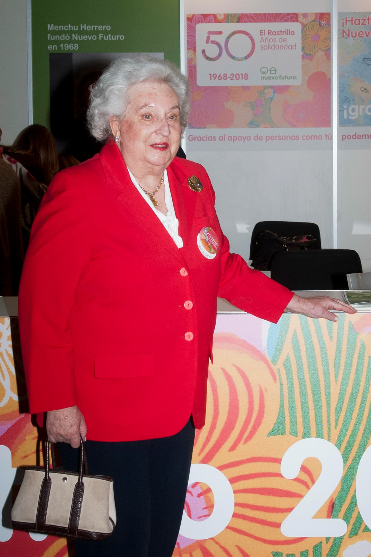 La explicación de este trato deferencial que dio El Confidencial, es que la infanta 
<b>sentía un afecto especial </b>por su exnuera Winston C. Carney, pese a estar divorciada de su hijo. 
<br>