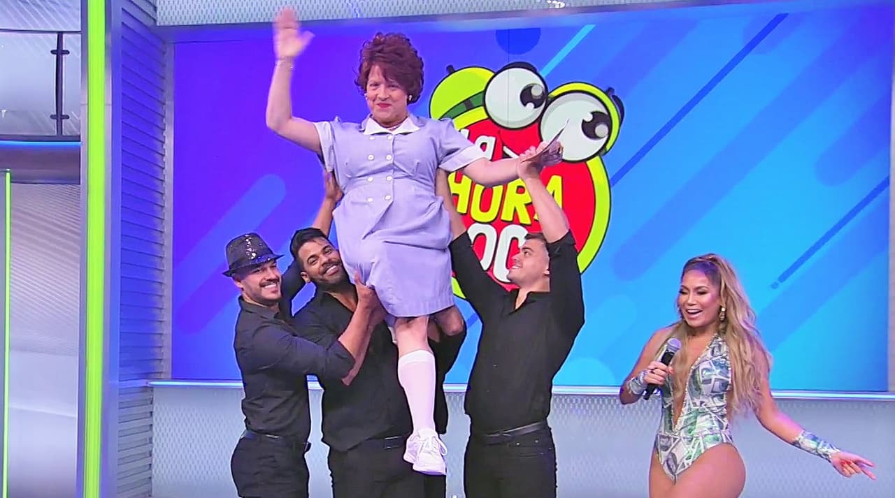 Meche coqueteó con los bailarines y no se quedó con las ganas de realizar las fenomenales coreografías de Jennifer Lopez.