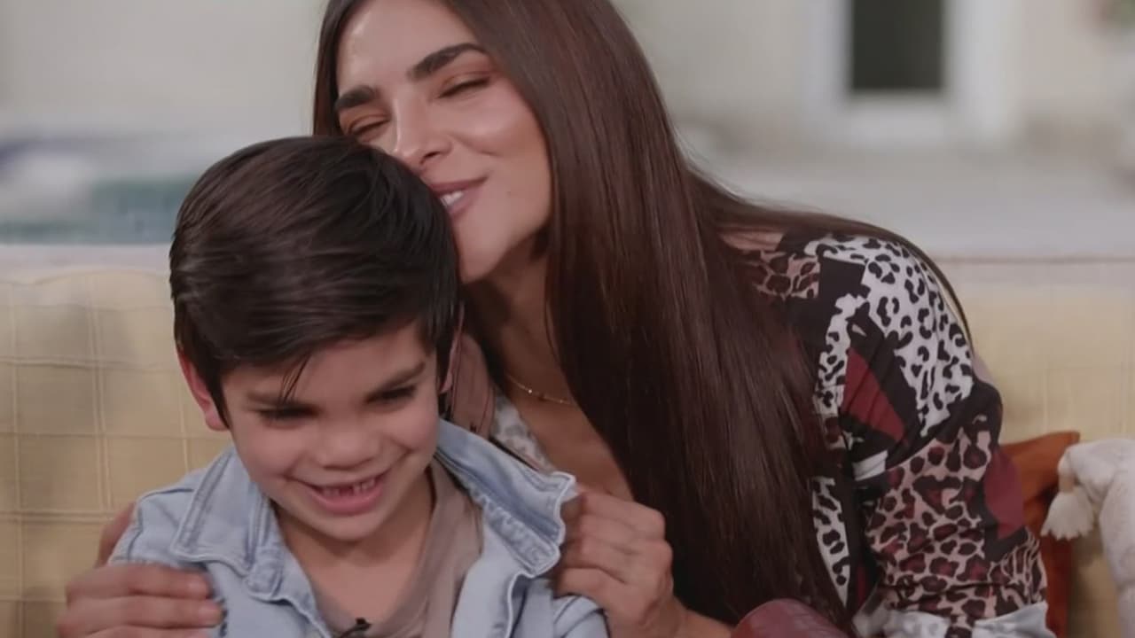 El hijo de Alejandra Espinoza no quiere ser famoso, pero se robó la entrevista con sus simpáticas respuestas