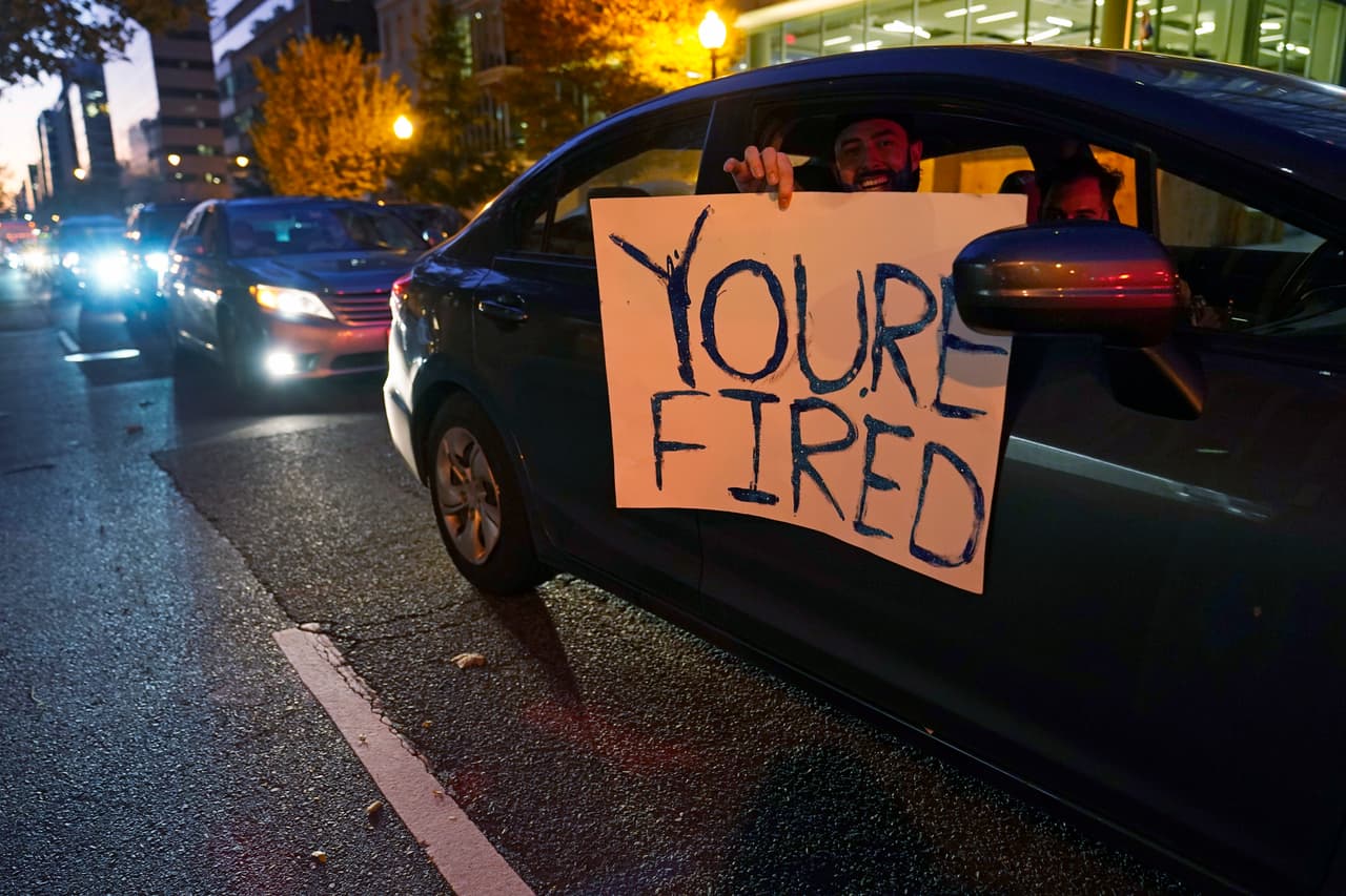 Parece que en todo el país se pusieron de acuerdo para despedir a Donald Trump con su célebre frase en el popular reality show 'El Aprendiz': You Are Fired.