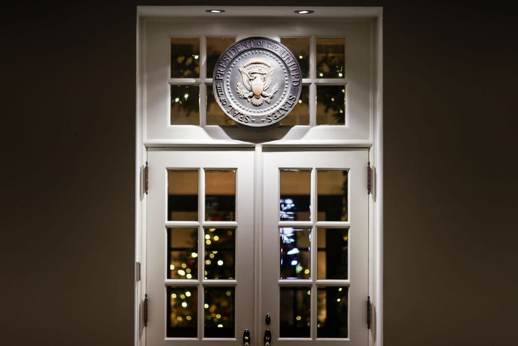 Sin ayudas y con el gobierno al borde de un cierre, ¿qué puede esperarse esta semana con los cheques y el presupuesto que Trump rechaza firmar?