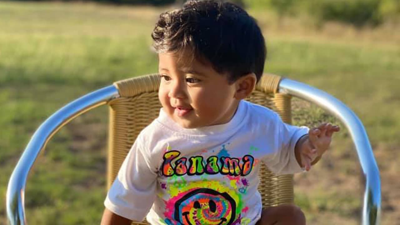 La familia sostuvo la esperanza de que el bebé Nick lograra recuperarse y finalmente, después de 20 días el menor fue autorizado a regresar a casa donde murió rodeado de sus seres queridos.