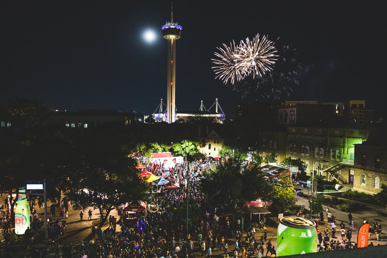 Se espera que todos los eventos que componen Fiesta San Antonio se celebren este año. A continuación, la lista de los eventos más populares.
<br>
<br>
<b>Fiesta Fiesta: </b>31 de marzo en Hemisfair
<br>
<b>NIOSA: </b>5 al 8 de abril en La Villita)
<br>
<b>Taste of New Orleans: </b>1 al 3 de abril en el Sunken Garden Theatre
<br>
<b>Noche de Alamo Heights: </b>3 de abril en Incarnet Word University
<br>