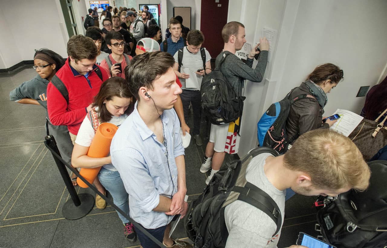 Dreamers inscriben a estudiantes de secundaria para votar