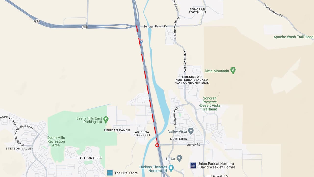 <b>Interestatal 17 sur</b>
<br>La I-17 en dirección sur estará cerrada en Jomax Road en el norte de Phoenix, desde las 10 p.m. del viernes 16 de agosto hasta las 5 a.m. del lunes 19 de agosto.
<br>
<br>También se reducirá a un solo carril la I-17 en dirección sur, entre Loop 303 y Jomax Road. 
<br>
<br>
<b>Rutas alternas</b>
<br>El tráfico de la I-17 en dirección sur utilizará las rampas de entrada y salida en Jomax Road para evitar el cierre.