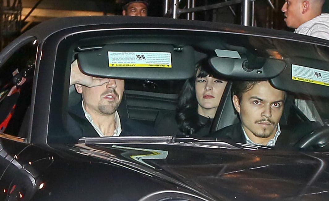 Egor (con Ali en la parte trasera) llegaron al hotel donde se hospedó la familia Lohan.