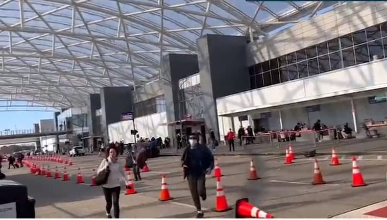 La policía busca al viajero que llevaba el arma que se disparó de forma "accidental" en el aeropuerto de Atlanta