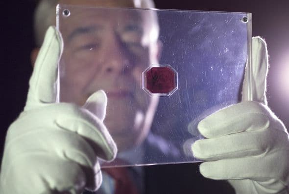 Una estampilla de 1 centavo emitida en el siglo XIX en una colonia británica en Sudamérica se ha convertido nuevamente en la más valiosa del mundo.
