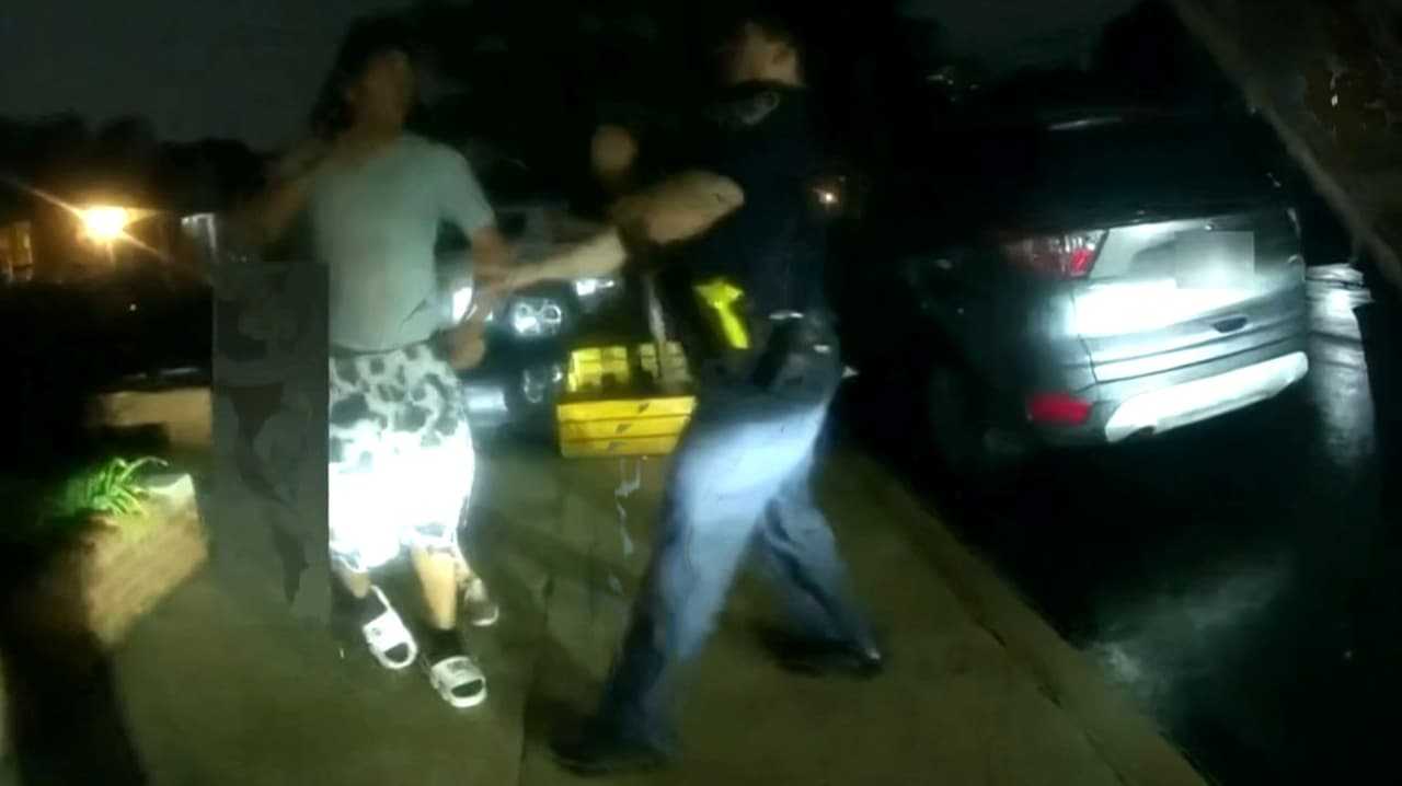 Revelan videos de la muerte de un hispano tras enfrentamiento con policías; joven habría sufrido crisis de salud mental