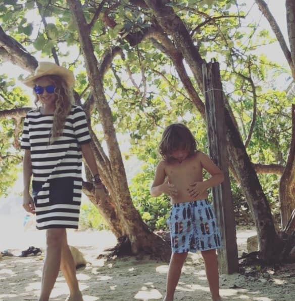 Paulina Rubio tiene 913,000 seguidores en Instagram, donde la mayoría agradece que suba fotos con sus hijos. Esta imagen es del 5 de enero.