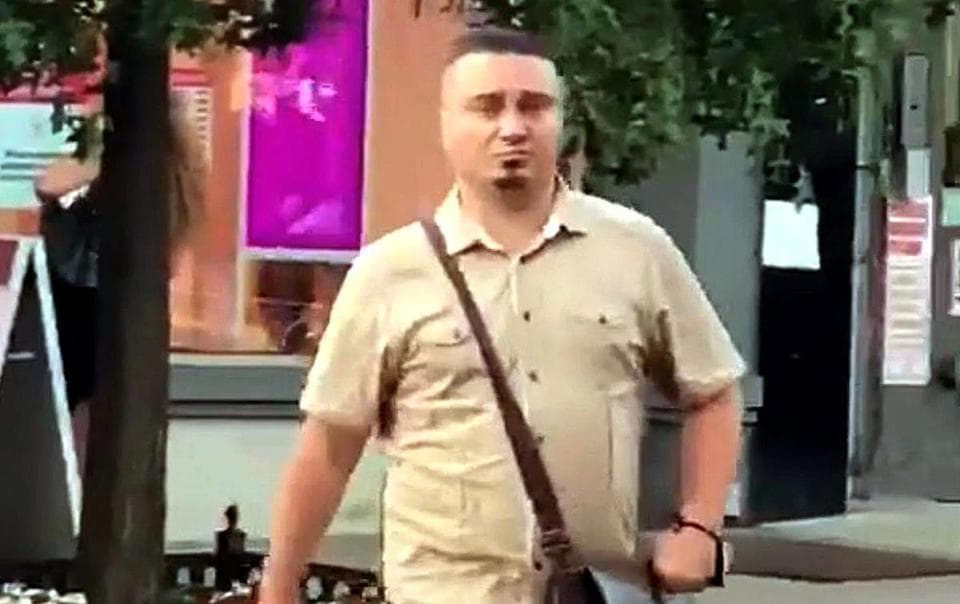 Buscan a sospechoso de manosear a una mujer en una concurrida calle de Queens