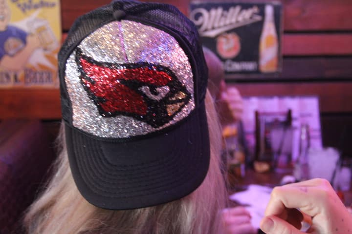 A mitad de juego, las Panteras llevan una ventaja por los Cardenales, poniéndole los nervios de punta a los fans de los pájaros rojos.