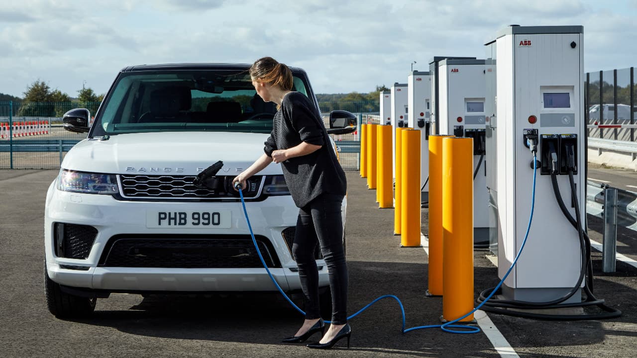 Evoluciona la Range Rover Sport a una versión híbrida plug-in