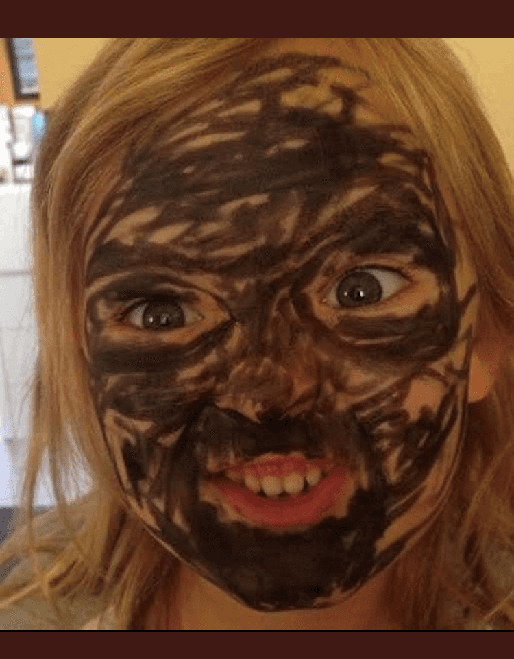 Christian Nodal después de visitar al tatuador.