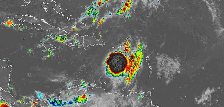 Karen sigue su ruta hacia Puerto Rico con vientos de 40 mph