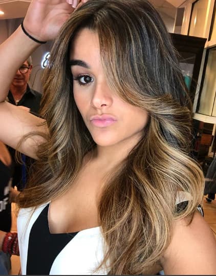 De inmediato Clarissa comenzó a recibir miles de opiniones y, aunque estuvieron divididas, la mayoría le pidió que se dejara el cabello largo, tal como lo ha tenido siempre.