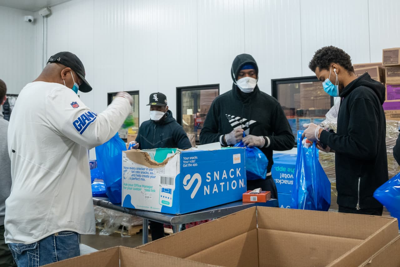 El Food Bank de Nueva York, una de las grandes organizaciones de la metrópolis, aumentó el volumen de pedidos. Como muchas otras, su organización no acepta voluntarios, para evitar el contagio del virus.