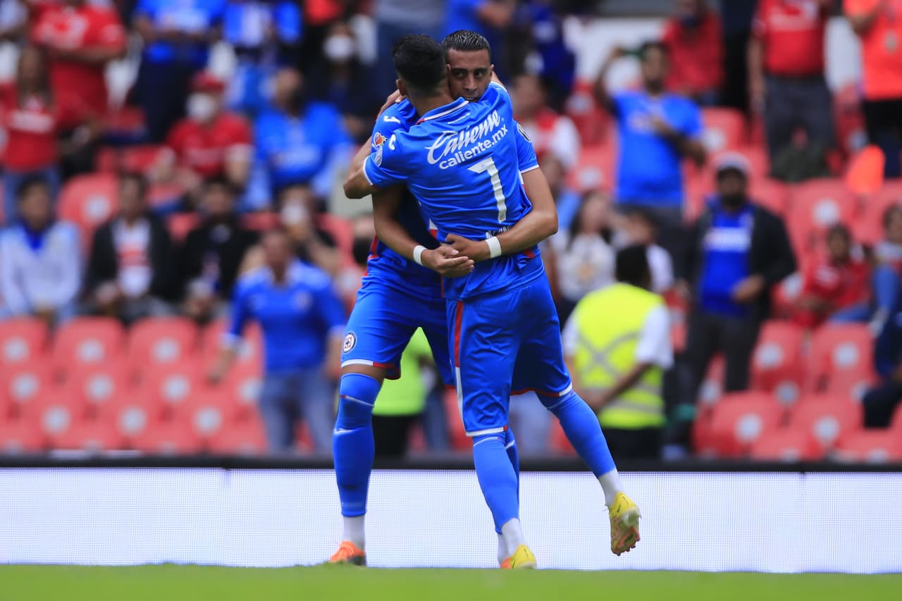 Toluca retomó el liderato del Apertura 2022 al imponerse a Cruz Azul en un partido protagonizado por el arbitraje.