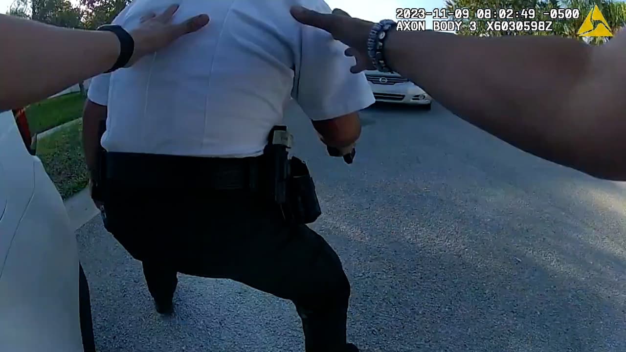 La Oficina del Sheriff del condado Hillsborough publicó los videos del ataque, incluido uno de una cámara corporal de uno de los agentes involucrados.