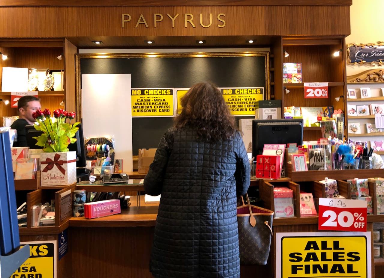 Schurman Fine Paper, propietaria de la marca, se declaró en bancarrota por Capítulo 11 este jueves en el tribunal de Delaware.
<br>