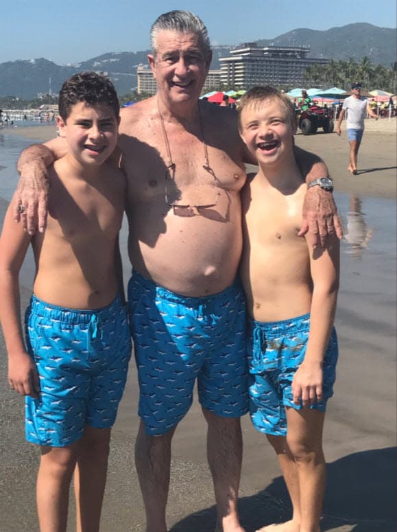 El 16 de junio de 2019, Día del Padre en México, la villana de 'Mujeres de negro' resaltó las cualidades y el amor que sentía por su papá.
<br>