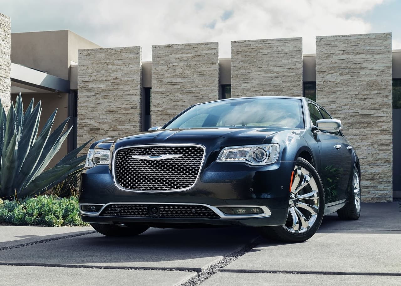 <h3 class="cms-H3-H3"><b>13. Chrysler 300</b></h3>
<br>
<br>
<b>Mantenimiento en el transcurso de 10 años:</b> 12,000 dólares