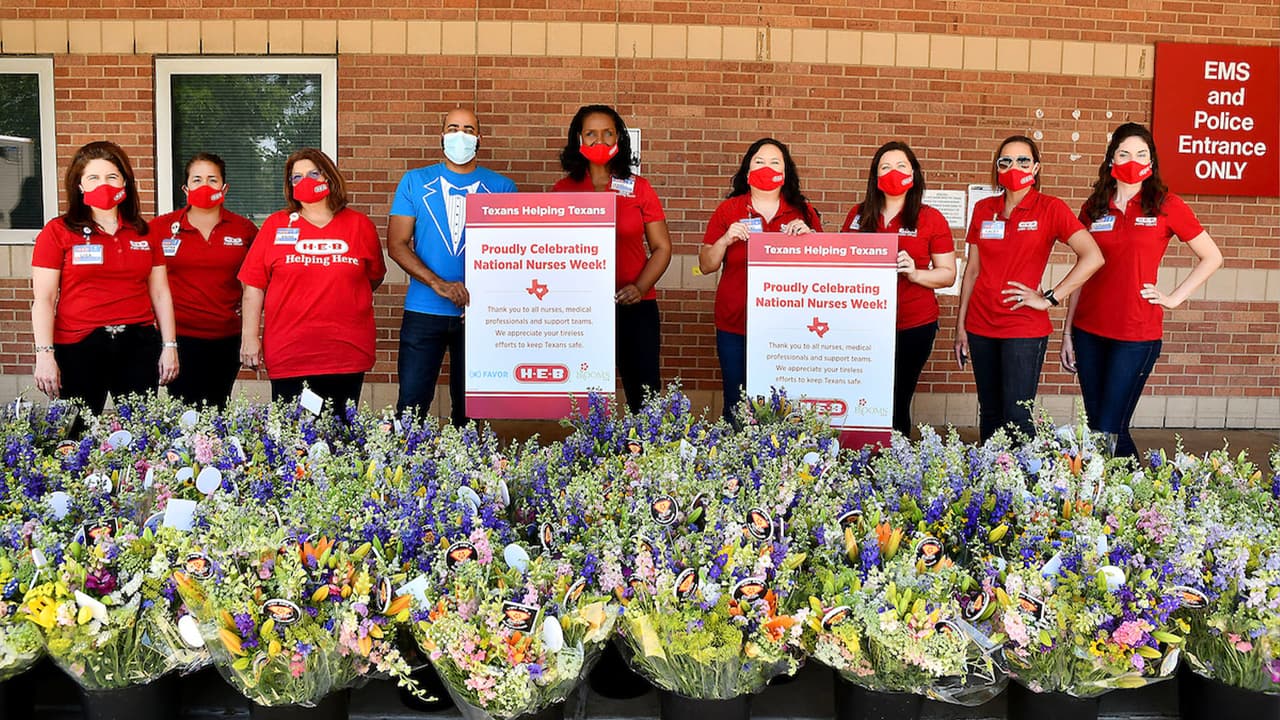 La empresa indicó que esta entrega de flores es la continuación de varias donaciones que han hecho a los más necesitados y al Banco de Alimentos de Houston en estos tiempos de
<a href="https://www.univision.com/temas/coronavirus">coronavirus</a>.