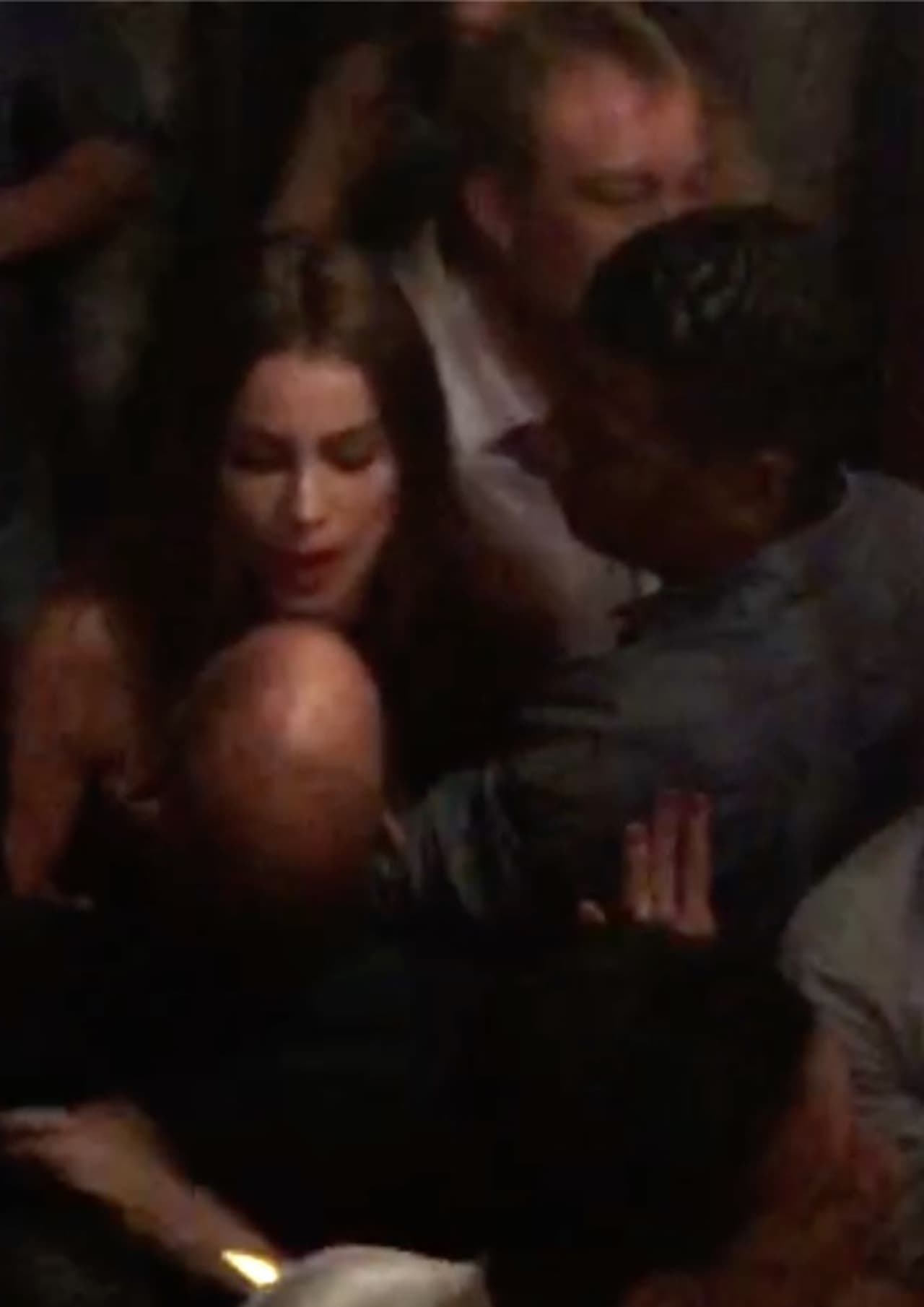 Imágenes de Sofía peleando y discutiendo en una fiesta.