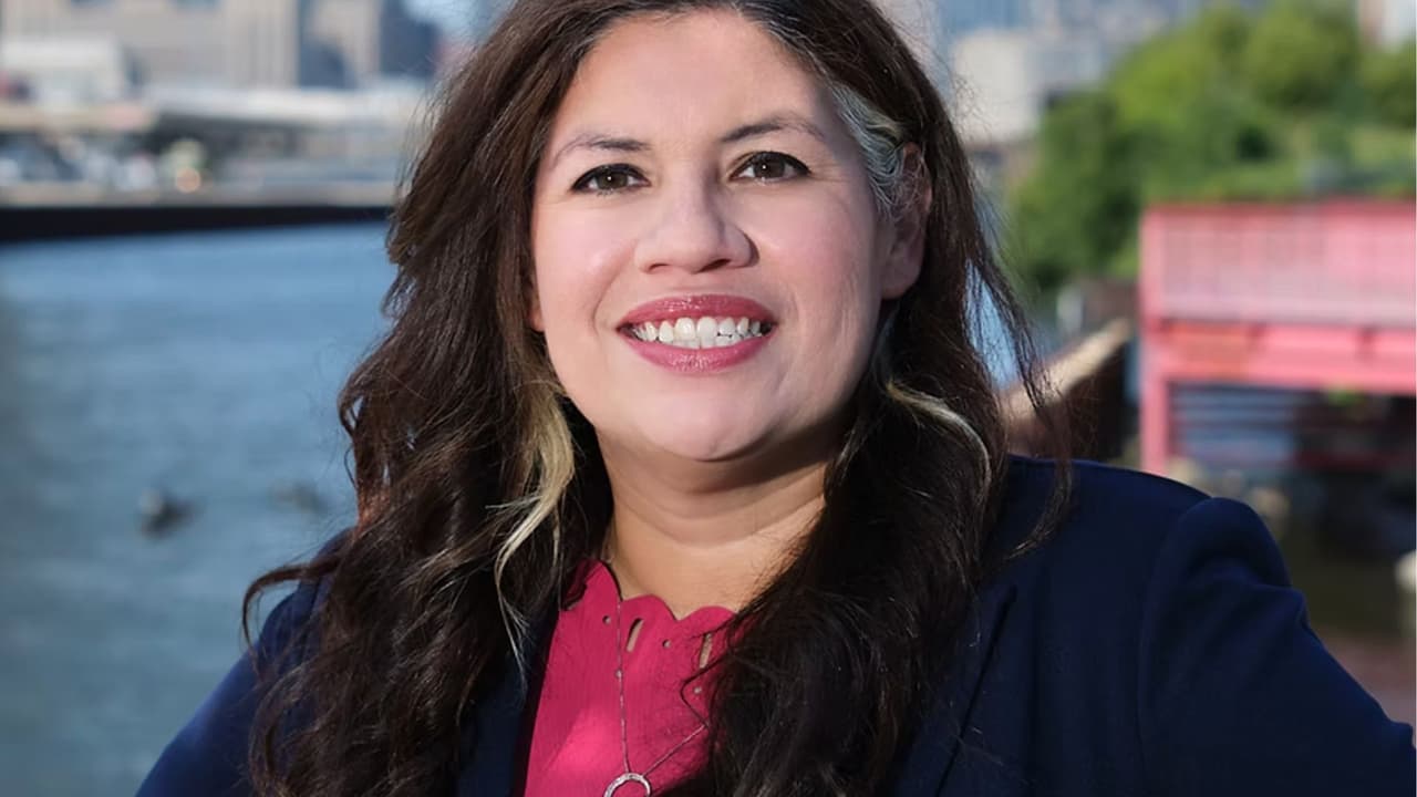 Quién es Erika Diaz-Chavez: propuestas de la candidata a la Junta Escolar de Chicago por el Subdistrito 7B