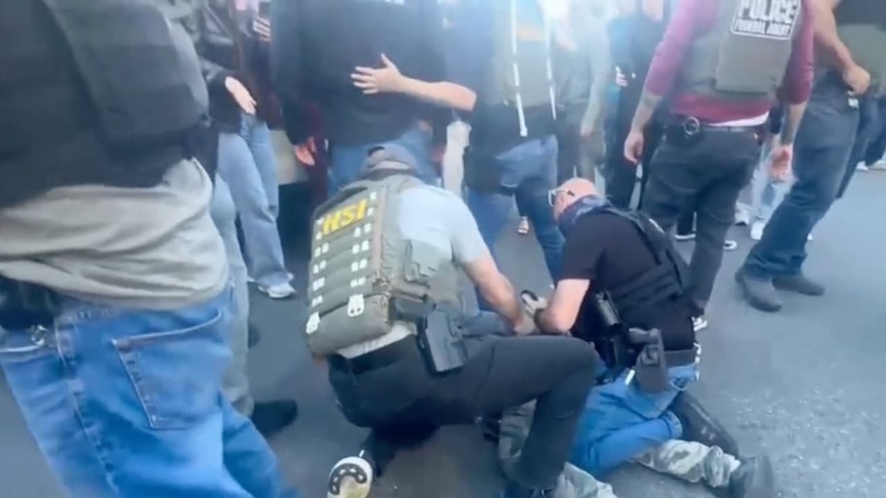 Operativo migratorio desata caos y tensión en una zona de vendedores ambulantes en Chinatown, NY