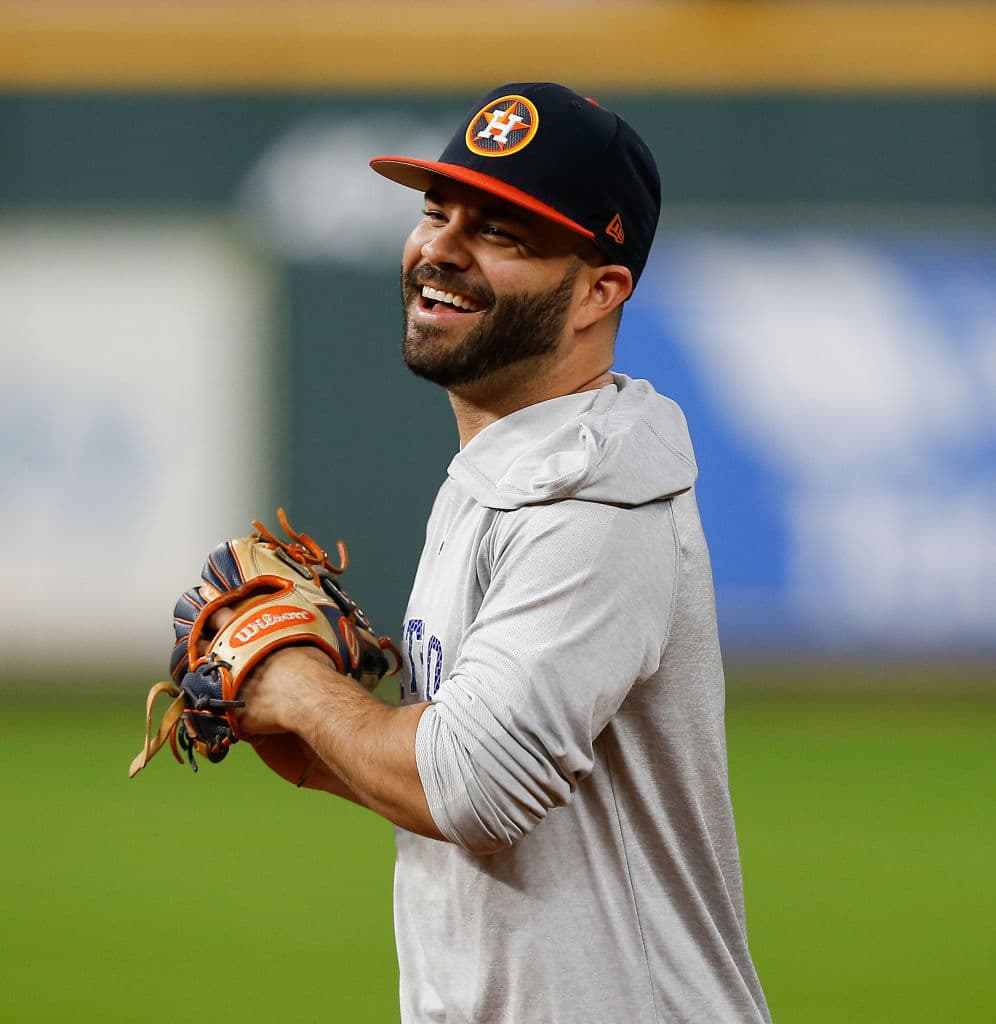 El nacido en Maracay el 6 de mayo de 1990 se ha ganado a la afición y a sus compañeros no solo por su capacidad en la cancha sino por su carisma y demás cualidades humanas.