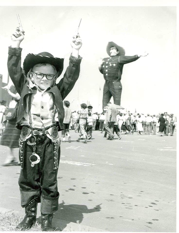 En Dallas, la mayoría de sus habitantes puede presumir que tiene una foto con Big Tex. ¿Qué hay detrás de este icónico personaje que nos recibe en la Feria Estatal de Texas?